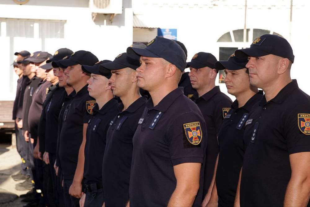 Начальник Нікопольської РВА вручив відзнаки чотирьом рятувальникам і подякував усім службам(фото)