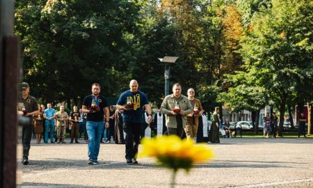 У Дніпрі в роковини Іловайської трагедії вшанували пам’ять полеглих Героїв (фото)