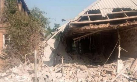 Один будинок майже повністю зруйновано: наслідки обстрілу Нікополя 31 серпня показала поліція (фото)