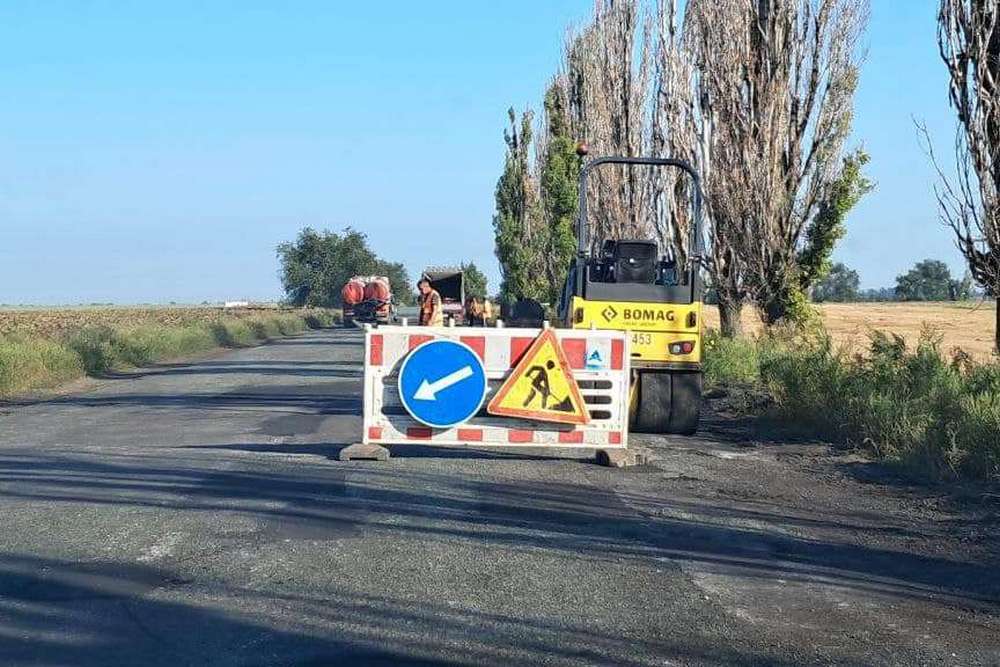 На автодорозі Нікополь-Чкалове проводять ямковий ремонт