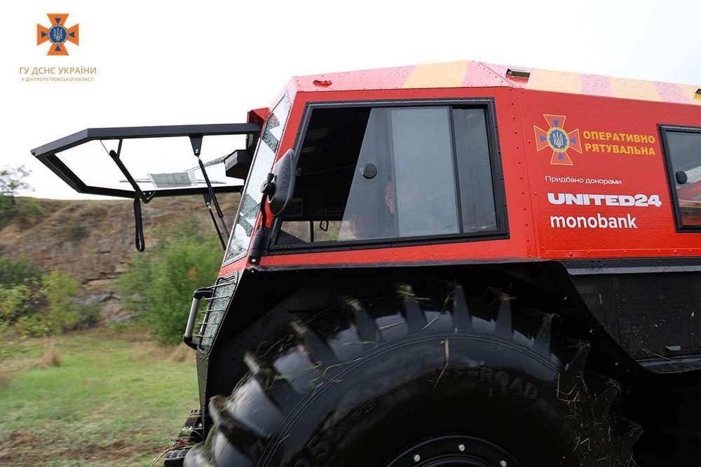 Рятувальники Дніпропетровщини опановують диво-автомобіль «БОГУН-2М» (фото, відео)