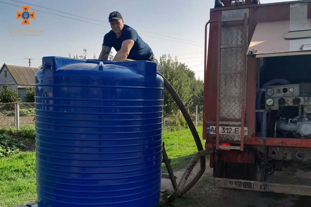 Рятувальники привезли ще 1000 тонн води мешканцям Нікопольщини і Криворіжжя (фото)