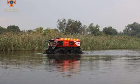 Рятувальники Дніпропетровщини опановують диво-автомобіль «БОГУН-2М» (фото, відео)
