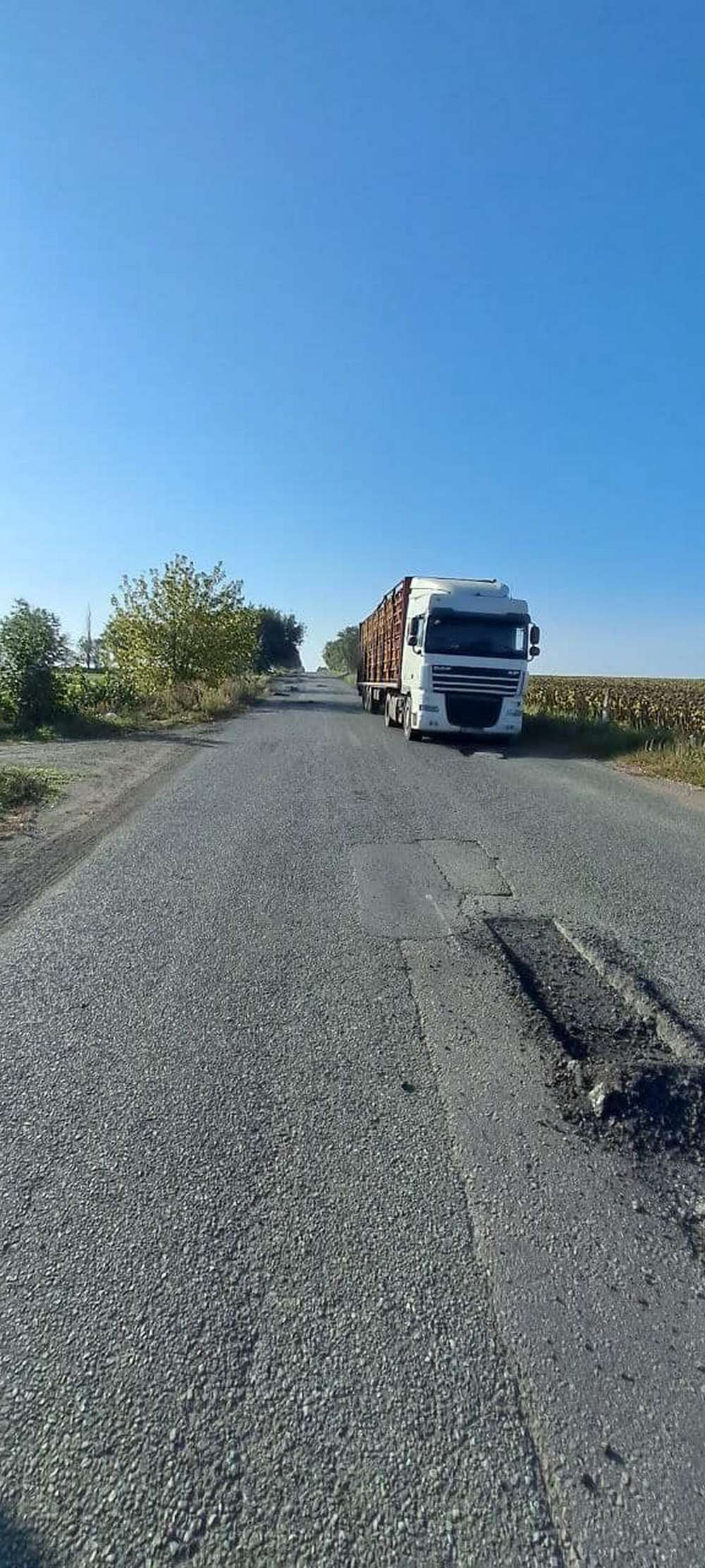 На автодорозі Нікополь-Чкалове проводять ямковий ремонт