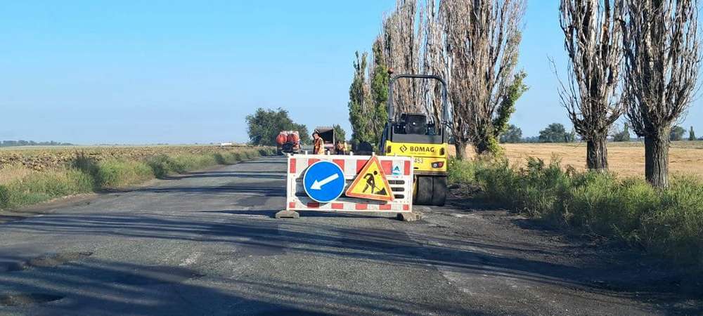 На автодорозі Нікополь-Чкалове проводять ямковий ремонт