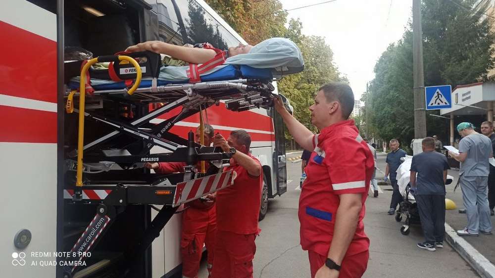 Порятунок поранених у Нікополі, 88 інфарктів, 100 постраждалих в ДТП – підсумки тижня від медиків «швидкої»