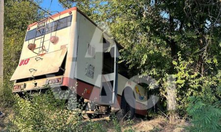 Моторошна ДТП у Кривому Розі: тролейбус зіткнувся з Audi, є загиблий і постраждалі (фото, відео)
