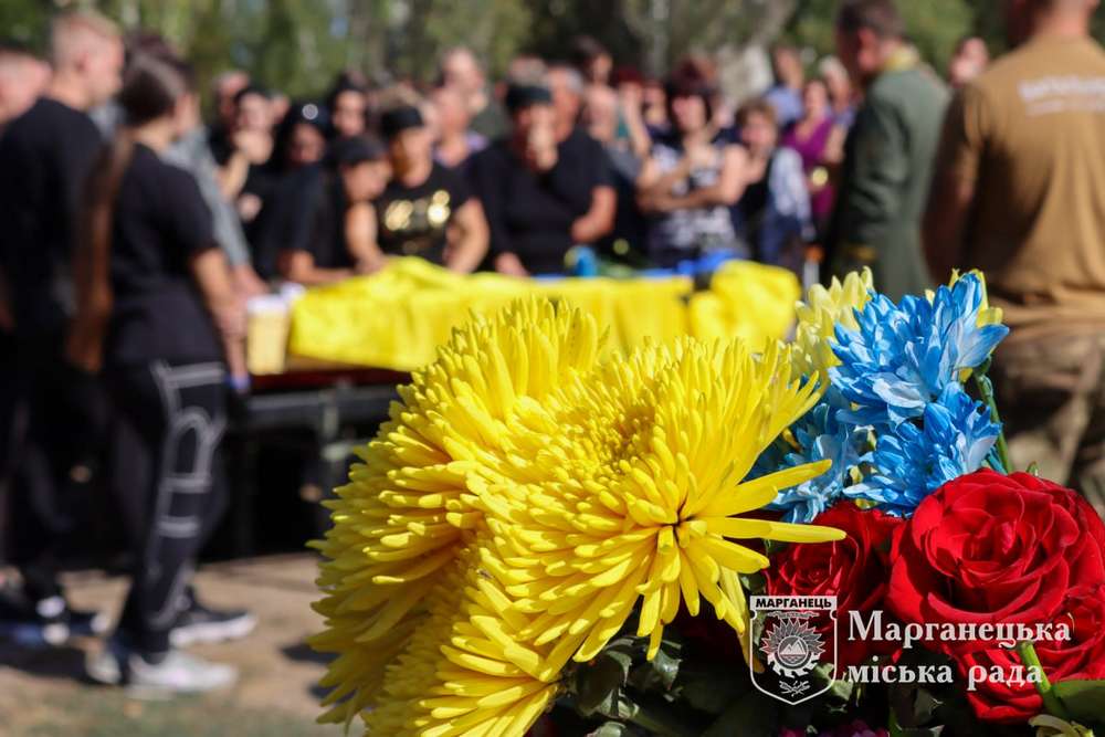 У Марганці 26 вересня провели в останню путь полеглого Героя (фото)