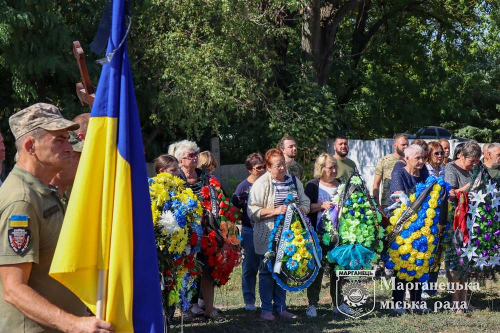 У Марганці 26 вересня провели в останню путь полеглого Героя (фото)