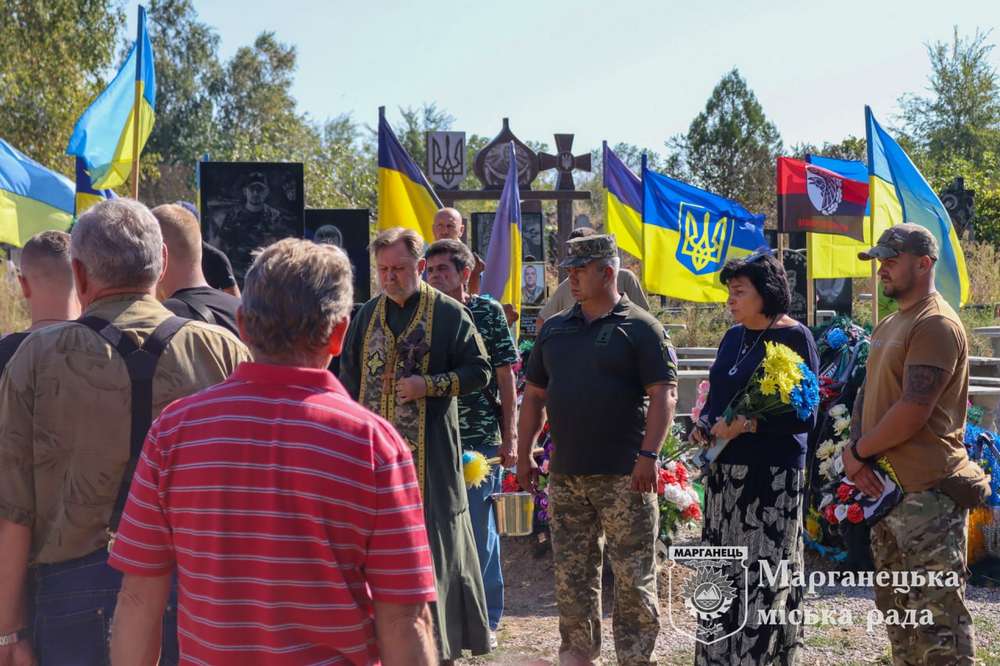 У Марганці 26 вересня провели в останню путь полеглого Героя (фото)