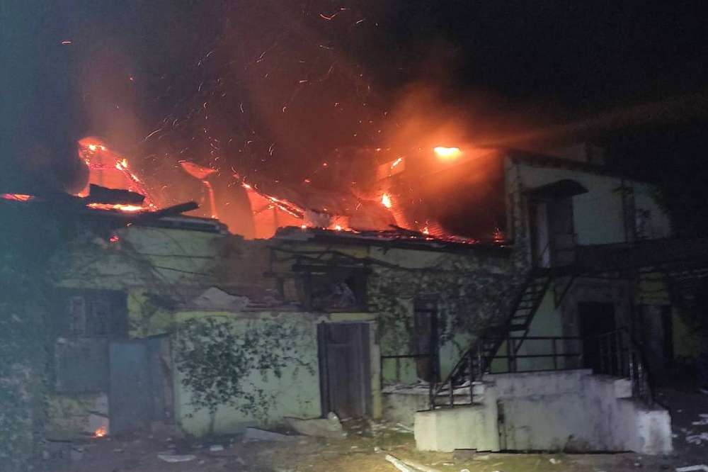 Жахлива ніч 27 вересня у Нікополі і Мирівській громаді: двоє поранених, пожежа і руйнування