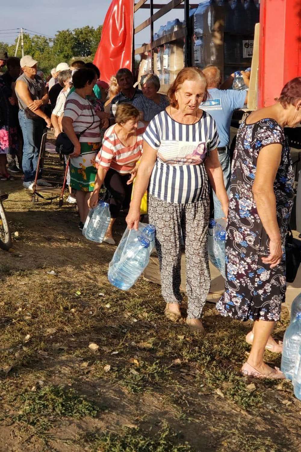 Скільки видали гуманітарки у Нікопольському районі на цьому тижні, розповів Євген Євтушенко