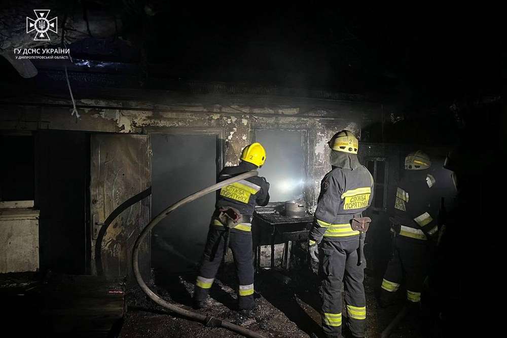 У Дніпрі виявили тіло чоловіка під час ліквідації пожежі вночі 8 жовтня