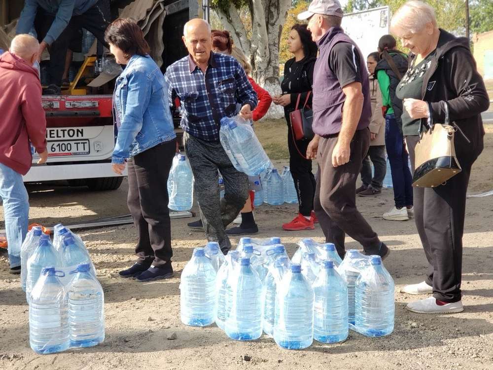 Жителі Мирівської громади отримали воду і сімейні харчові набори від GEM (фото)