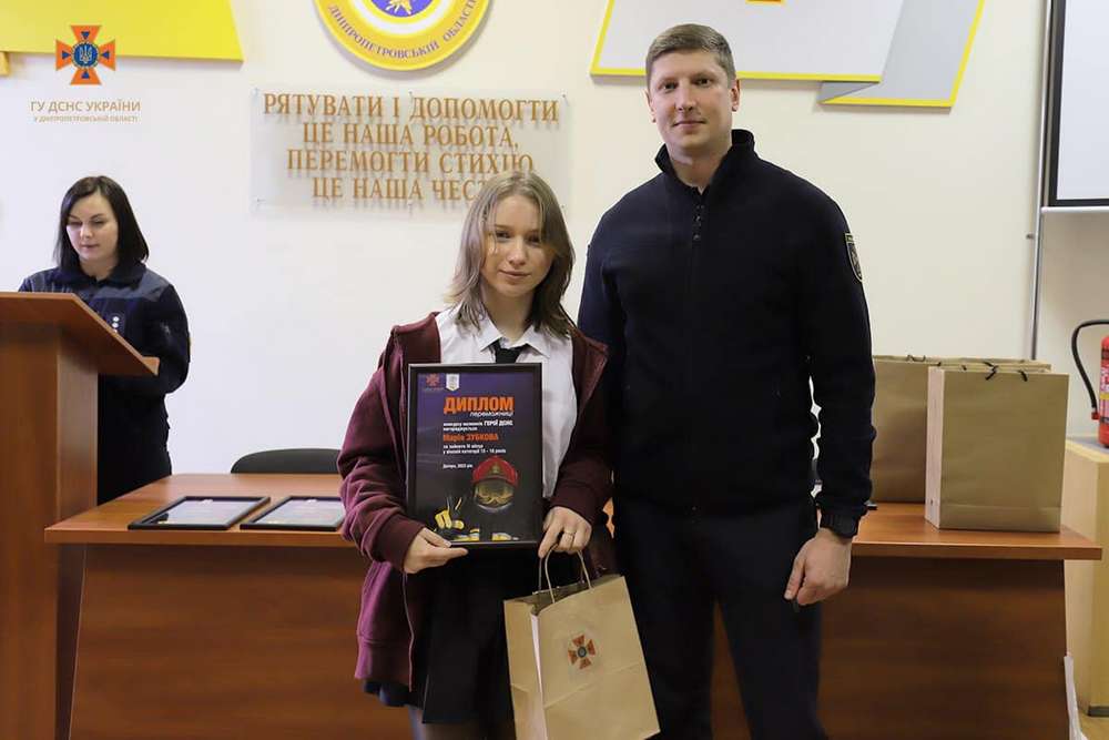 Рятувальники Дніпропетровщини нагородили переможців дитячого конкурсу малюнків «Герої ДСНС» (фото, відео)