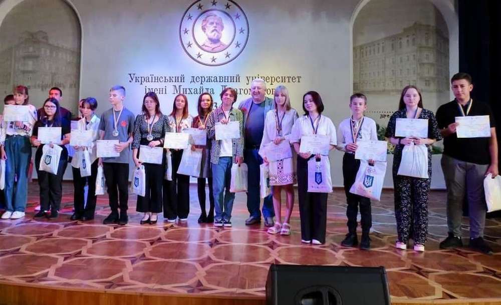 9-класниця з Нікополя стала призером у всеукраїнському конкурсі есе та малюнків