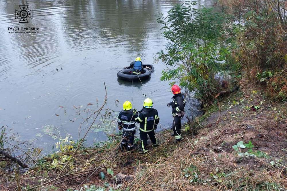 На Дніпропетровщині авто впало у річку: всі загинули (фото, відео)