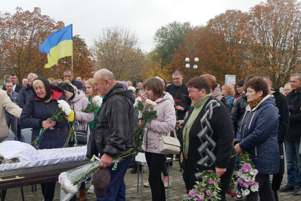 У Покрові 27 жовтня провели в останню путь полеглого Героя (фото)
