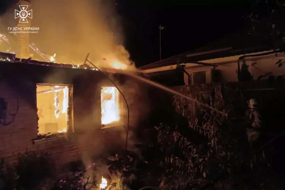 У Нікополі згорів приватний будинок - пожежа охопили 70 кв. м.