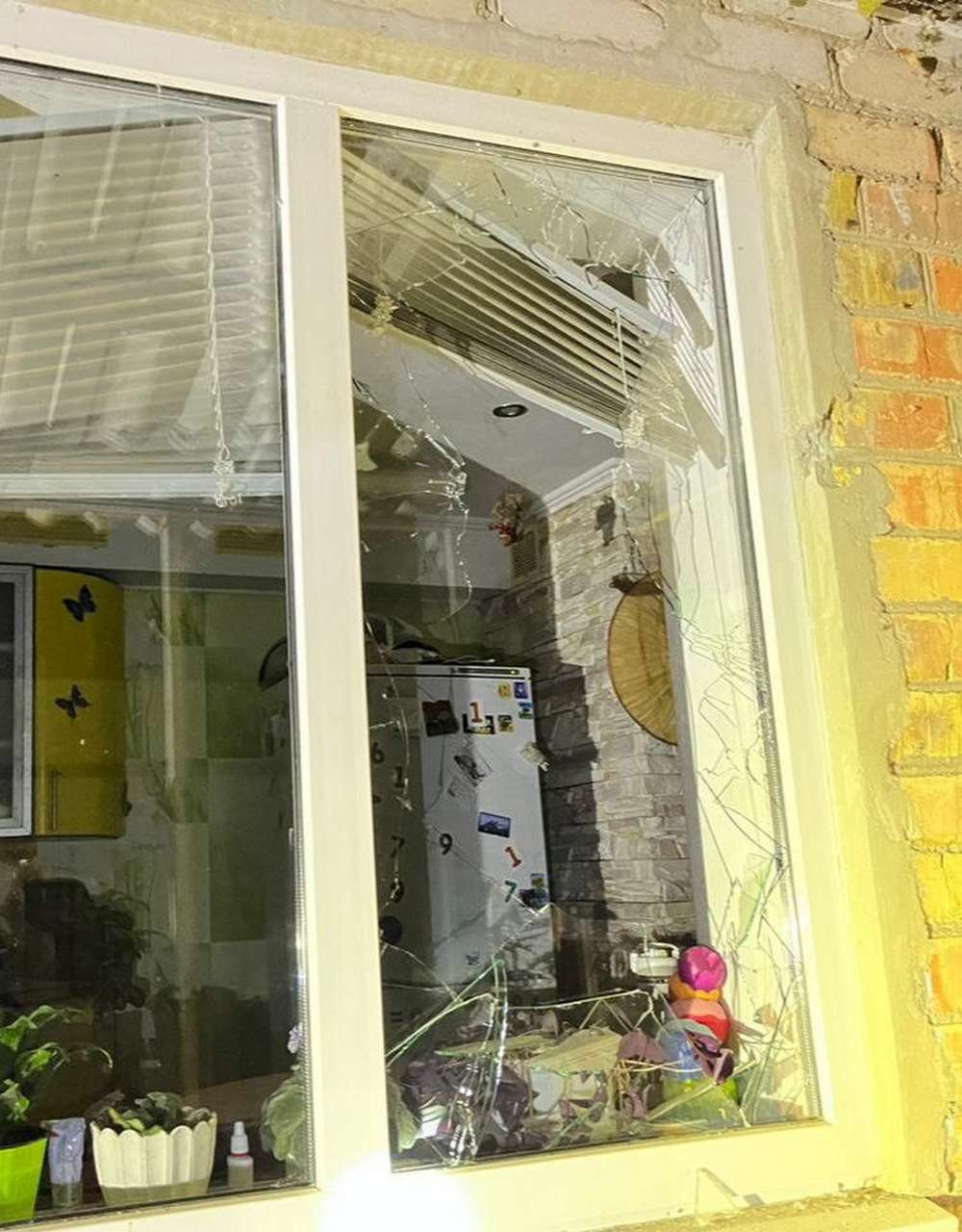 Ракетна атака і обстріли Нікопольщини вночі 16 жовтня: побиті релігійні об’єкти, кафе, магазини