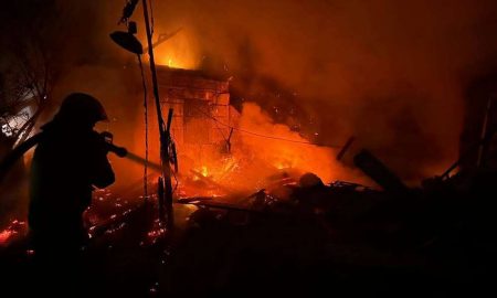 Вночі 31 жовтня ворог тричі обстріляв Нікополь – виникла пожежа, є руйнування (фото)