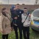 Поліцейські Дніпропетровщини евакуювали з українського Нью-Йорка маму з двома дітками (фото)