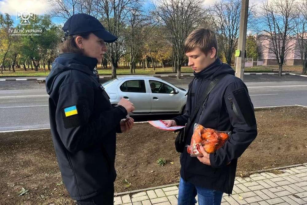 Рятувальники у Нікополі розповіли мешканцям, як вберегти житло від вогню