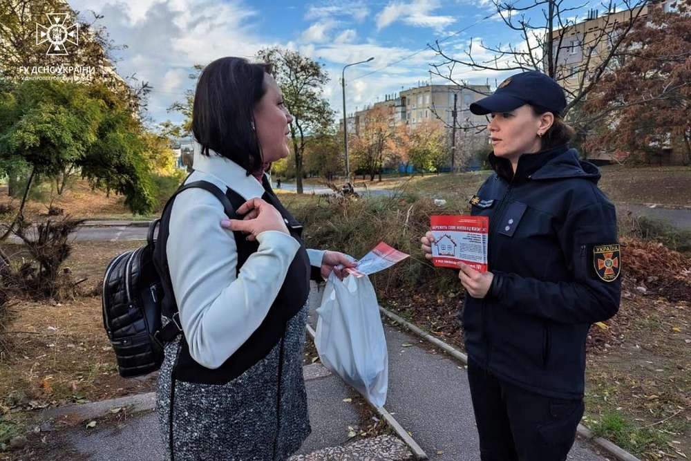 Рятувальники у Нікополі розповіли мешканцям, як вберегти житло від вогню