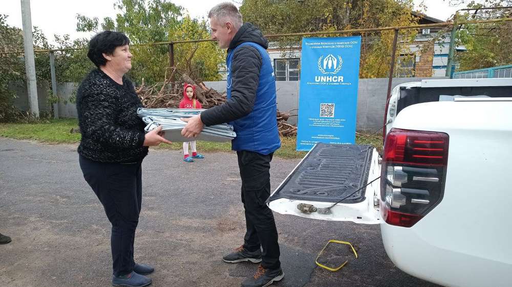 Капулівка після обстрілів отримала термінову допомогу від благодійників (фото)