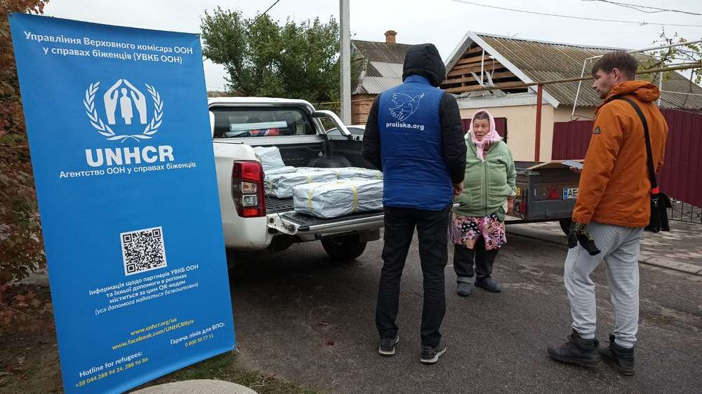 Капулівка після обстрілів отримала термінову допомогу від благодійників (фото)