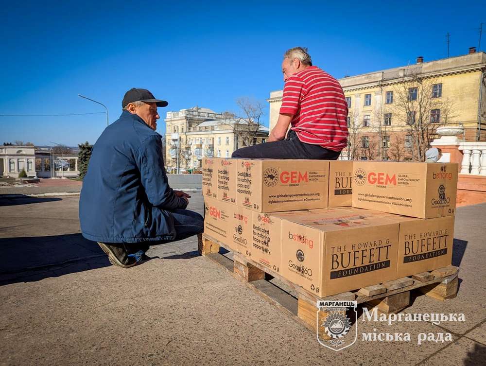 У Марганці 7 листопада роздали 1440 продуктових наборів від GEM