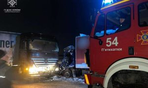 На Дніпропетровщині сталася смертельна ДТП: не розминулися дві вантажівки