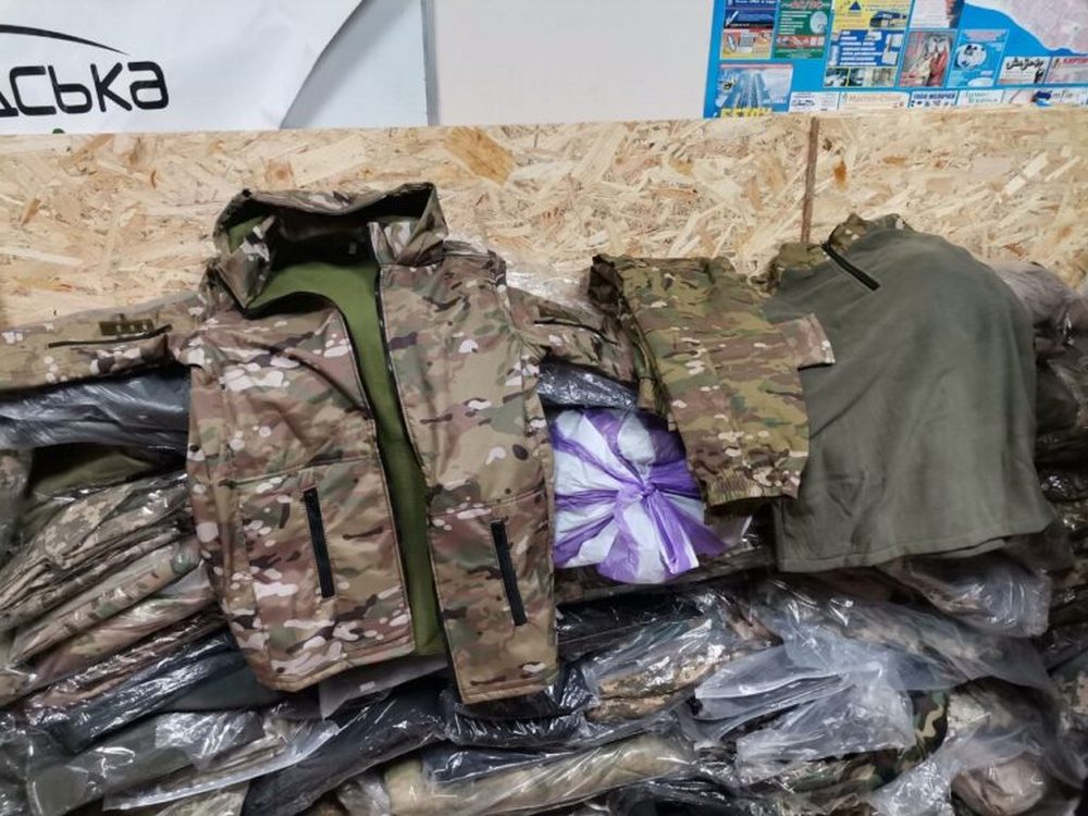 У Нікополі благодійники передали військовим теплі речі (фото)