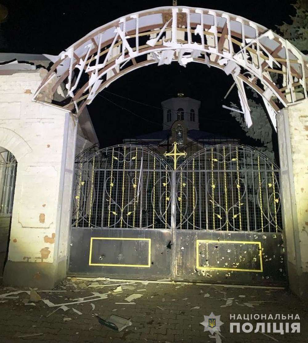 У Нікополі понівечено десяток будинків, храм, газогін, поранено людину – поліція про наслідки обстрілів 6 листопада