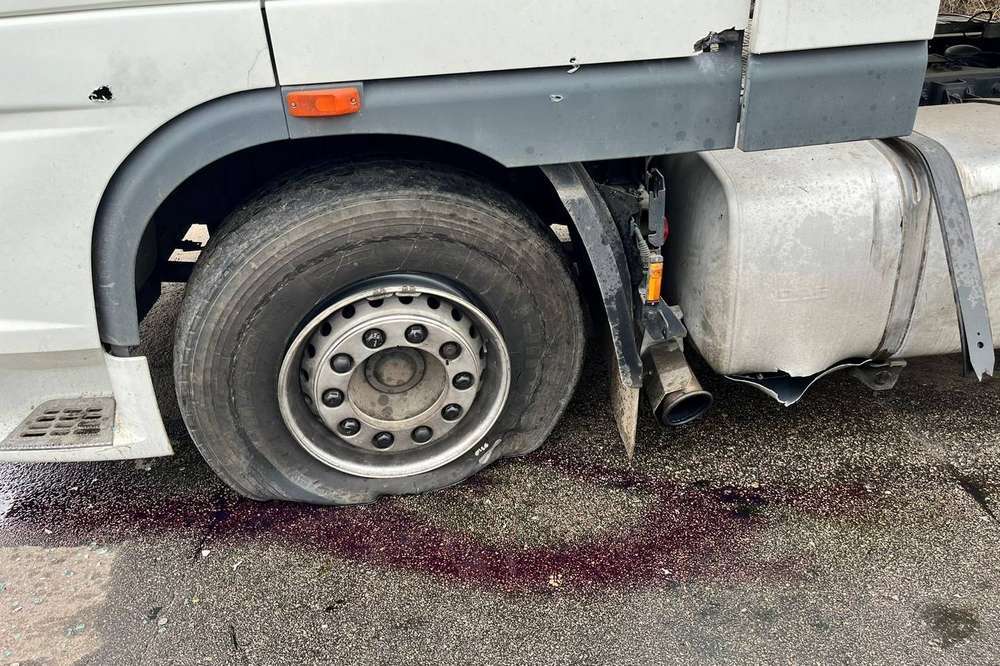 Ворог 8 разів атакував Нікопольщину сьогодні: поранено водія вантажівки, багато руйнувань