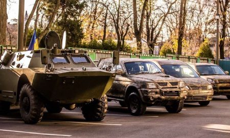 Дніпропетровщина передала на фронт три автівки та бронемашину (фото)