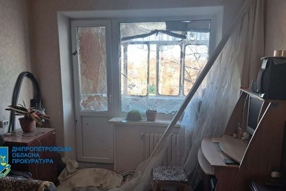 Рятувальники обстежили квартири у понівеченому будинку у Нікополі - більше потерпілих не виявлено