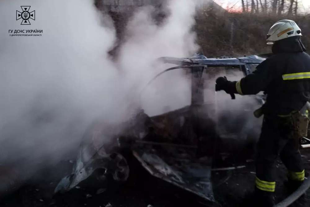 Під Дніпром внаслідок ДТП в авто згоріли троє людей