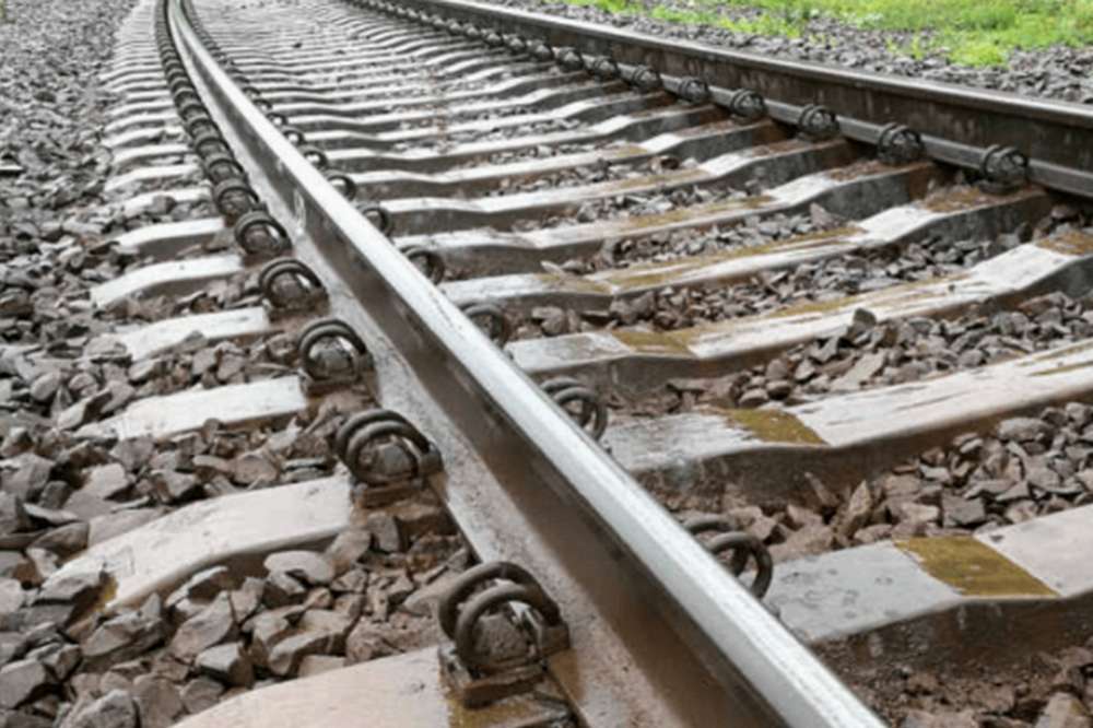У Кам'янському потяг збив двох залізничників