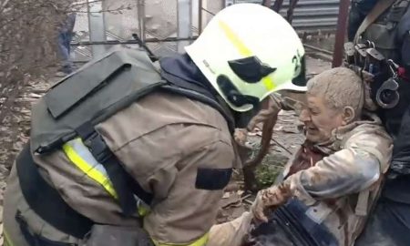 «Жінка кричить під завалами, а там плити» - рятувальники незламного Нікополя показали свою роботу