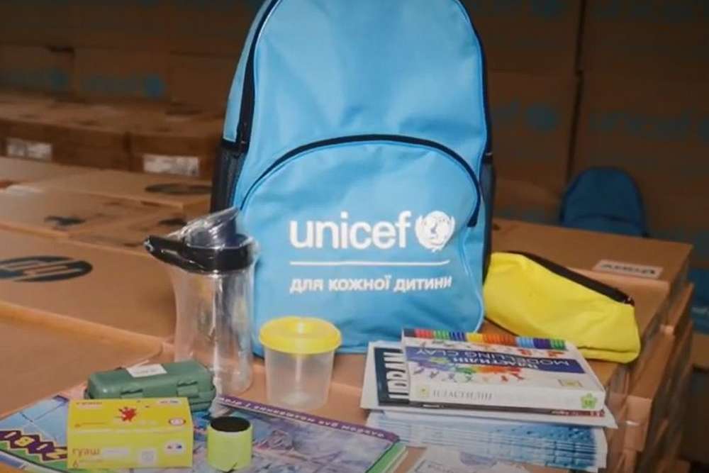 Дніпропетровщина отримала 9,2 тисячі рюкзаків з канцелярією для школярів