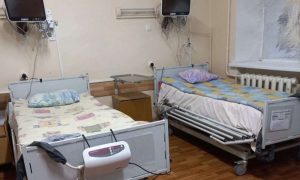 Медзакладам Нікополя, де рятують поранених містян, передали багатофункціональні ліжка