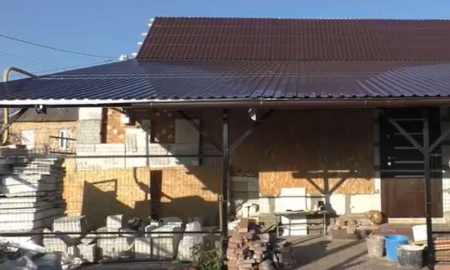 Як у Нікополі відновлюють зруйновані обстрілами дахи (відео)