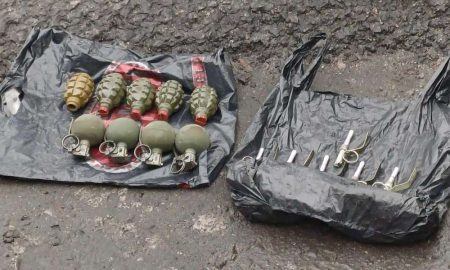 4На Дніпропетровщині на блокпосту виявили п’ять автомобілів зі зброєю та боєприпасами