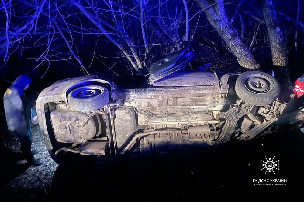 Смертельна ДТП на Дніпропетровщині: водій «Chevrolet Аveo» врізався в дерево