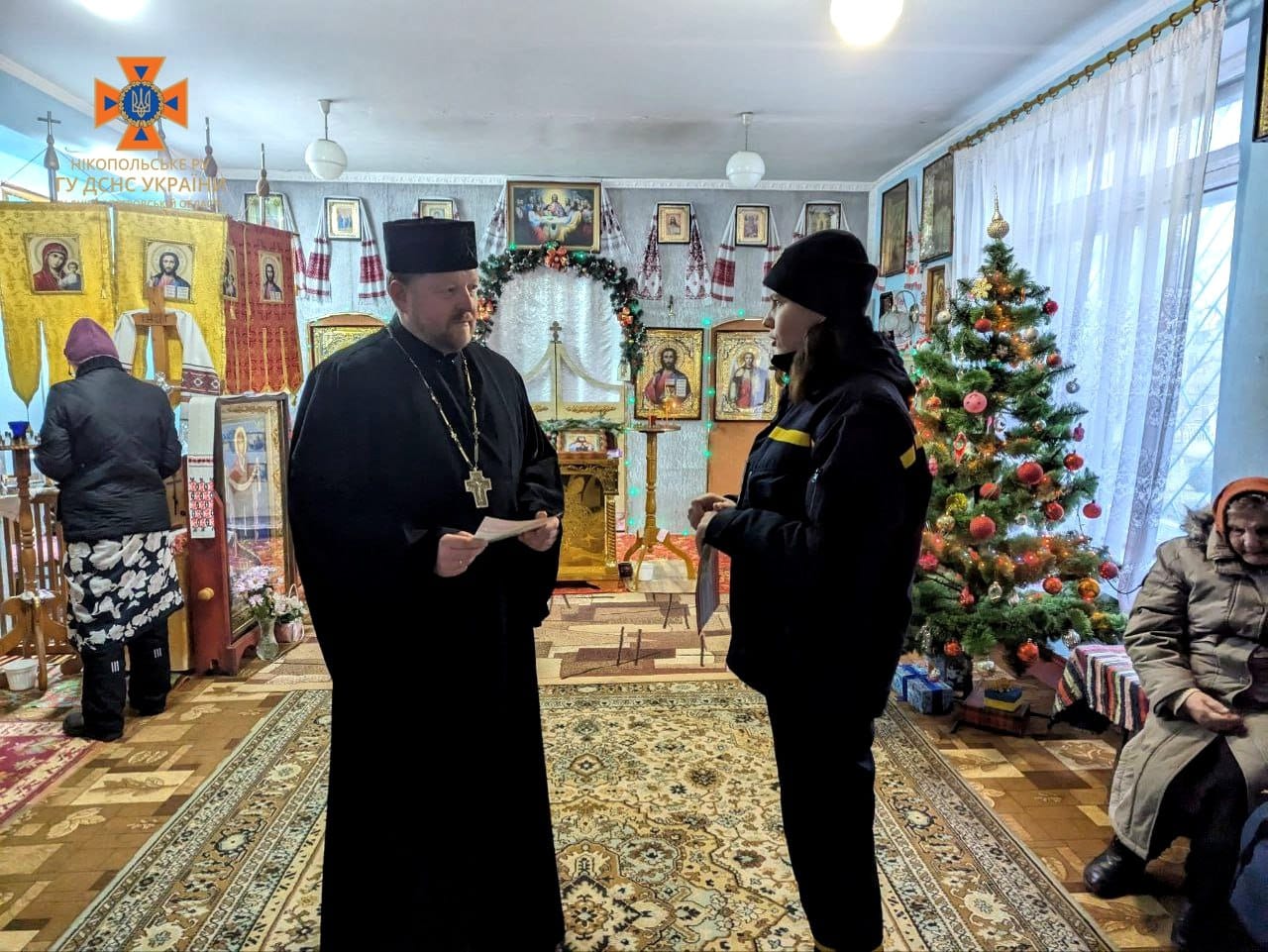 У храмах Покрова рятувальники провели бесіди зі священниками