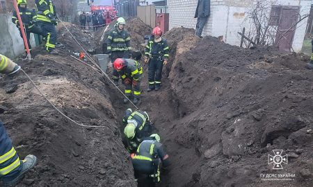 У Павлограді стався зсув ґрунту -  на смерть засипало комунальника