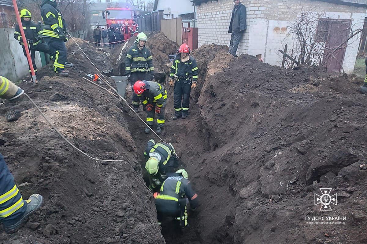 У Павлограді стався зсув ґрунту -  на смерть засипало комунальника