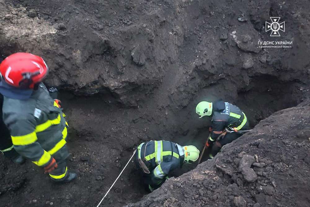 У Павлограді стався зсув ґрунту -  на смерть засипало комунальника