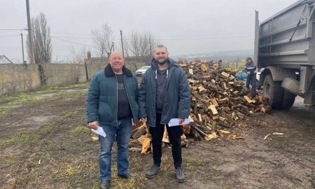 50 родин з Вищетарасівки отримали по 6 м3 якісних колотих дров (фото)